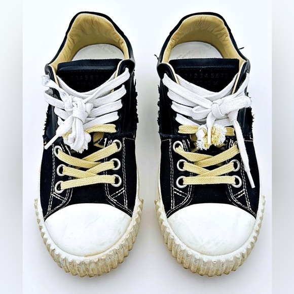 MAISON MARGIELA New Evolution Sneakers
Great condition. Size 38 - Picture 4 of 6